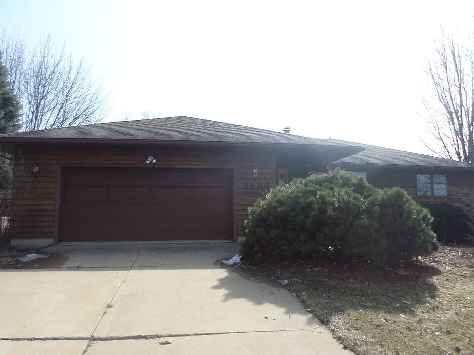 1st image of 2608 Crescent Dr