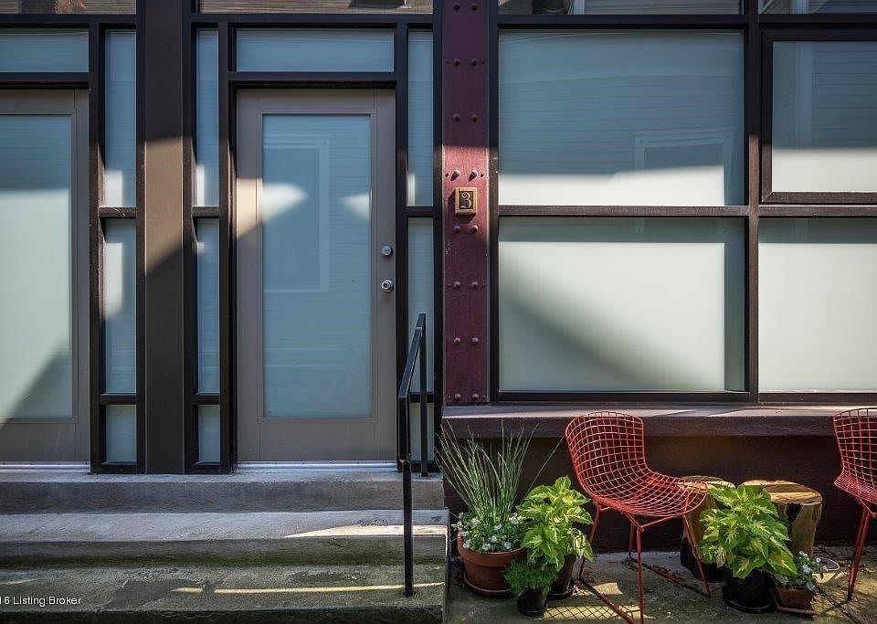 1110 Baxter Ave 3-06