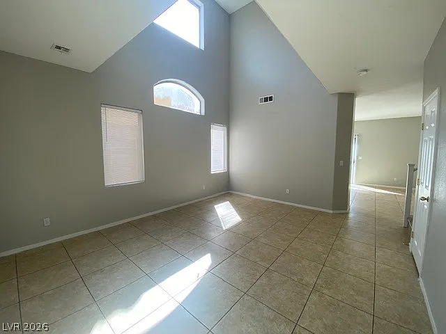 5 bed, 3.0 bath, 2118 sqft, $2,350 — Photo 3