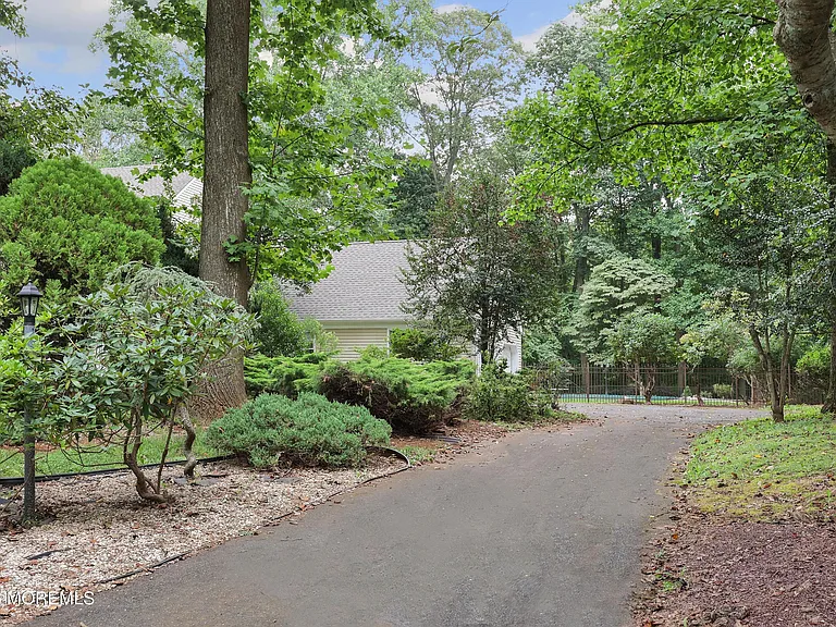 18 Seven Oaks Dr — Photo 3