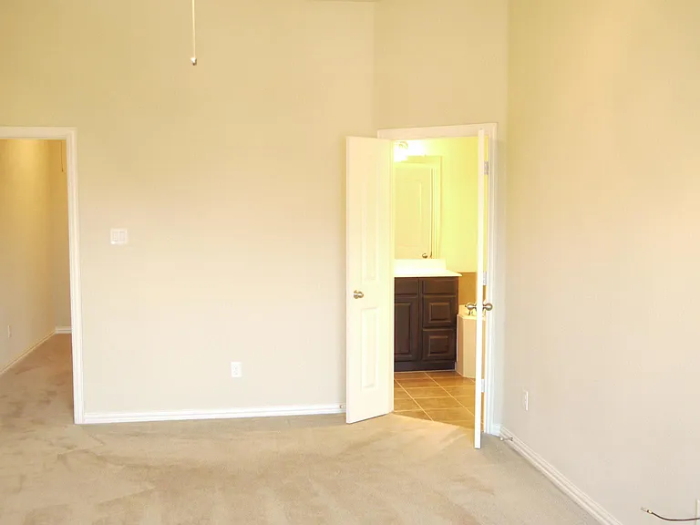 4660 Perthshire Ct — Photo 15