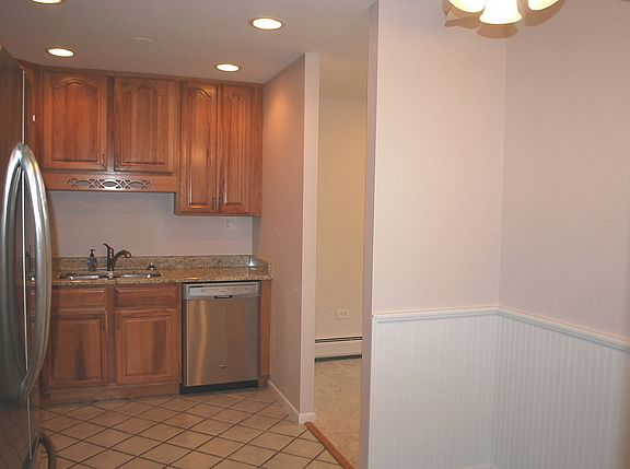 4th image of 1041 W Ogden Ave APT 128