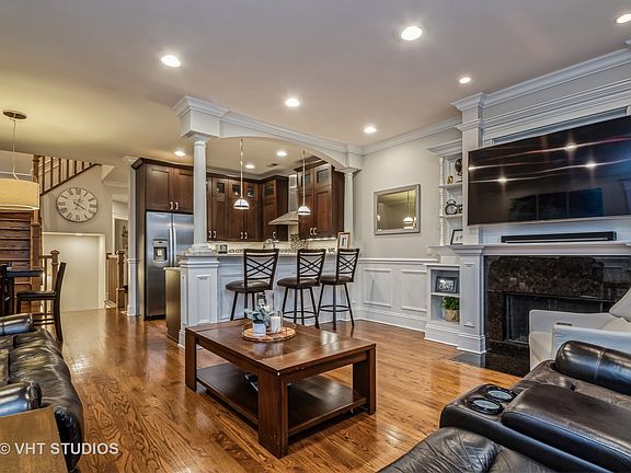 2nd image of 1430 W Diversey Ave #3