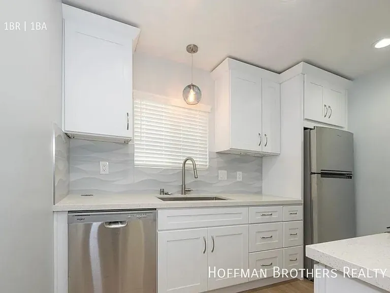 418.5 N Broadway — Photo 2