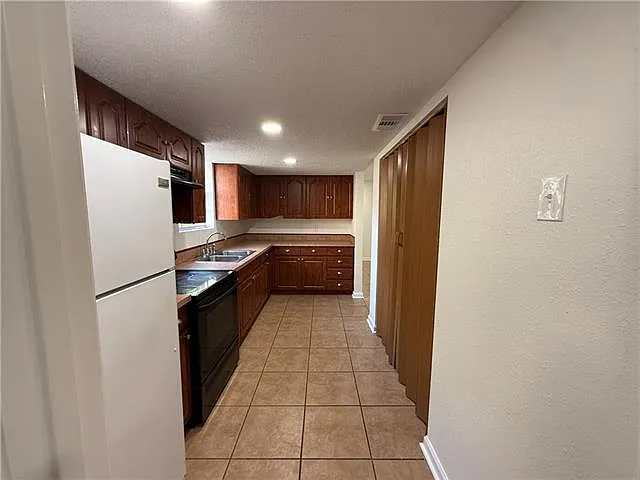 903 E Saint Bernard Hwy — Photo 9