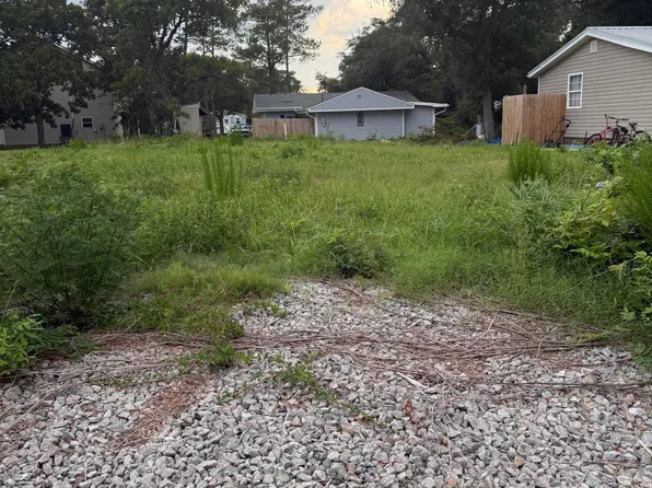 107 NE 20th Street, Oak Island, NC 28465