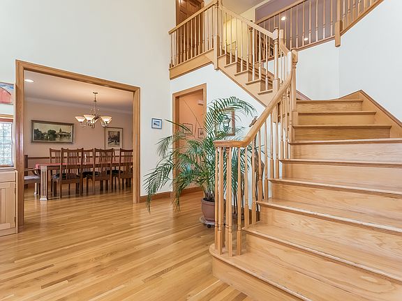 5th image of 26 Stonewall Cir