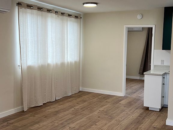 3rd image of 1711 W Alameda Ave #C