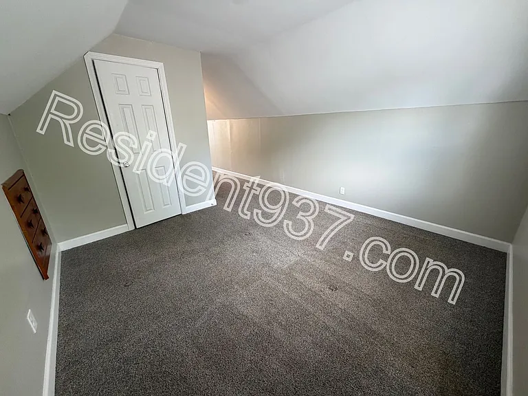 1143 Blakley Dr — Photo 14
