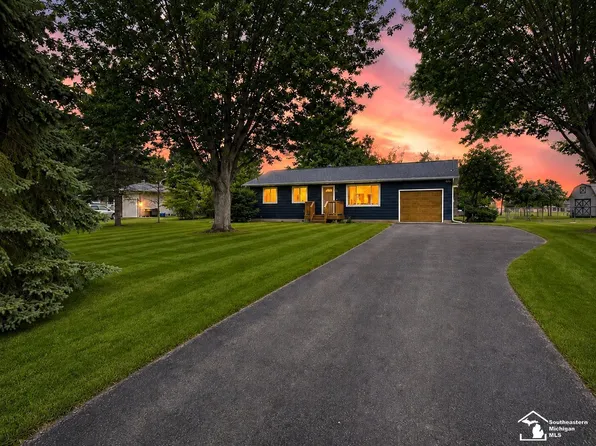 5250 Osburn Dr, Tecumseh, MI 49286