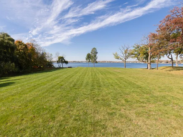 Bushaway Rd, Wayzata, MN 55391