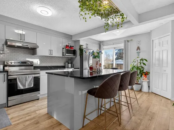 77 N Summerfield Rd SE, Airdrie, AB T4B 1X8