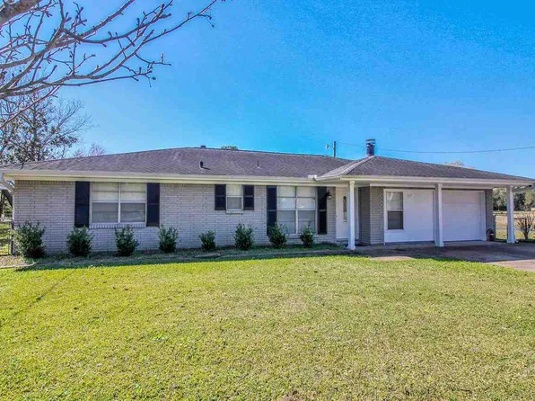 137 Ogden Rd, Winnie, TX 77665