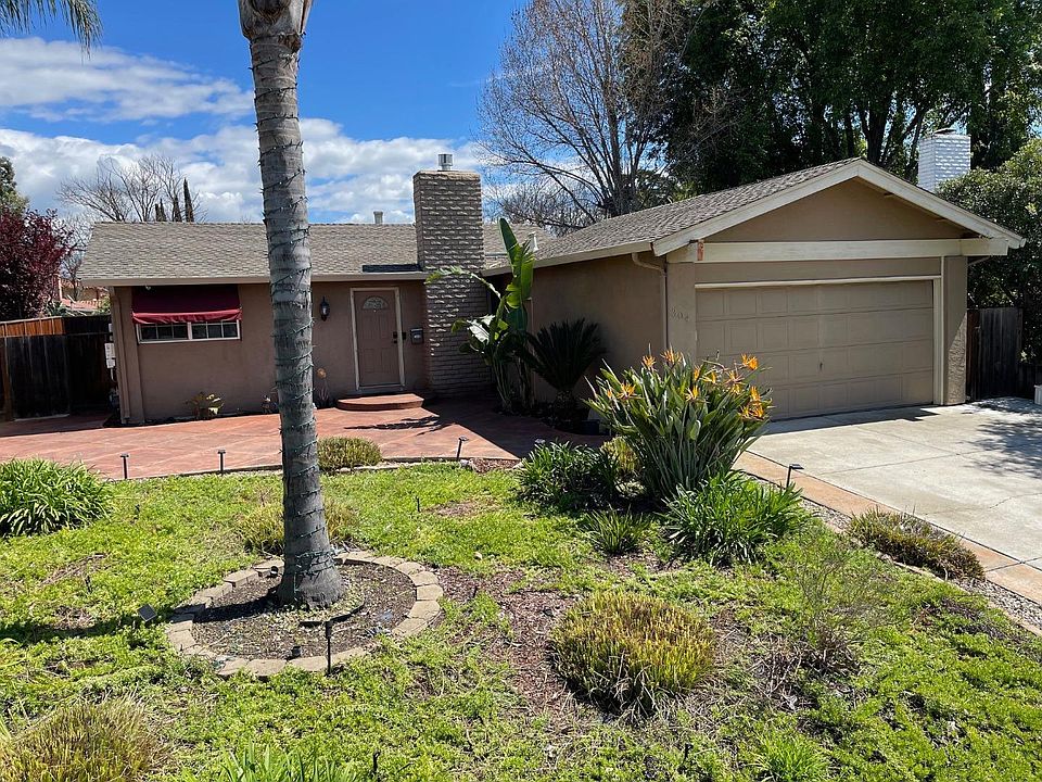 1st image of 304 Oakberry Way