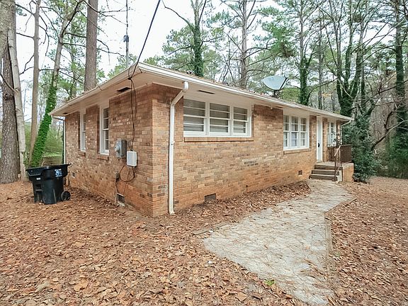 3rd image of 1060 Lakeshore Dr