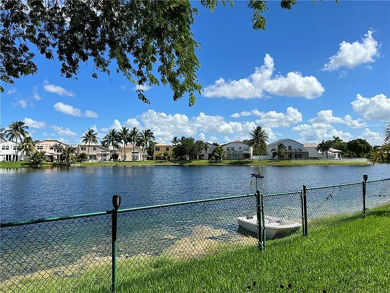 15686 NW 12th Mnr #15686 — Photo 14