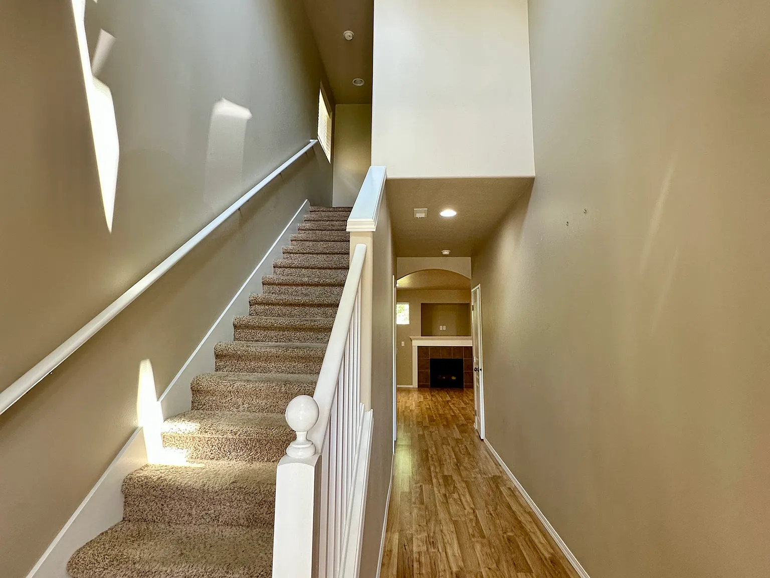 3 bed, 2.5 bath, 1743 sqft, $3,000 — Photo 2