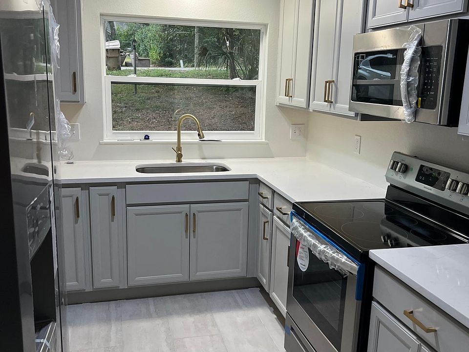 1st image of 30900 Apawamis Dr
