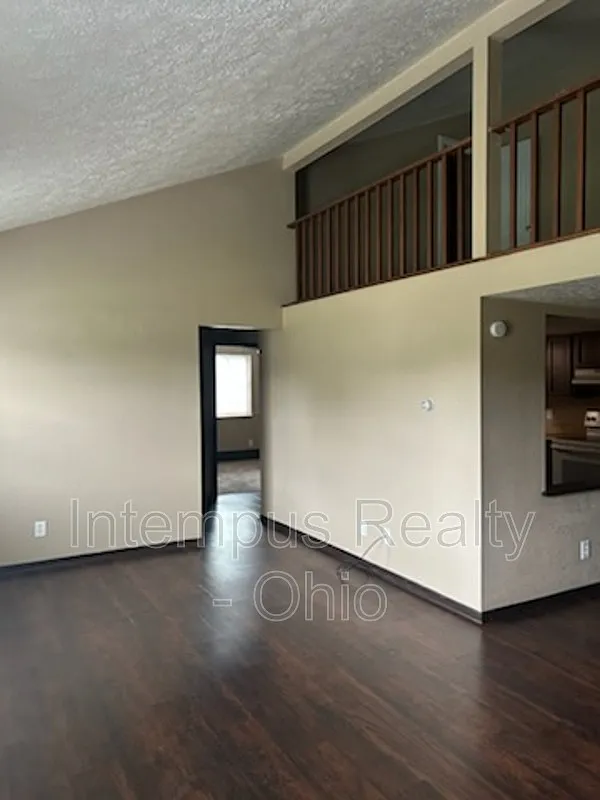 3 bed, 2.0 bath, 1235 sqft, $1,300 — Photo 2