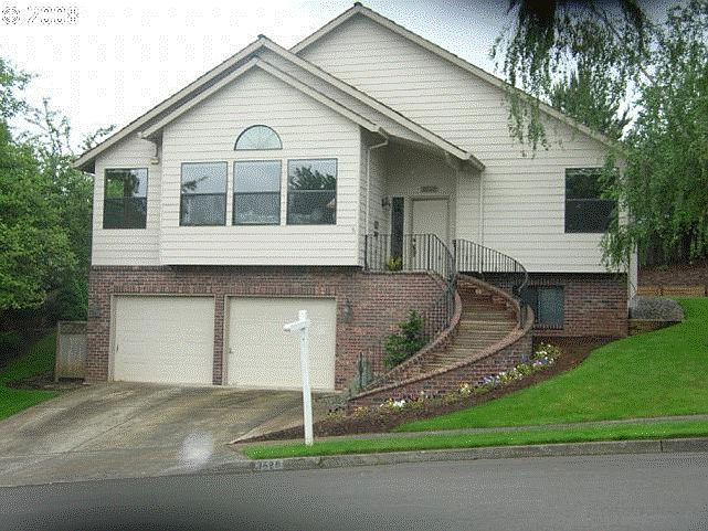 Quiet cul-da-sac in desirable Hunter's Highland neighborhood