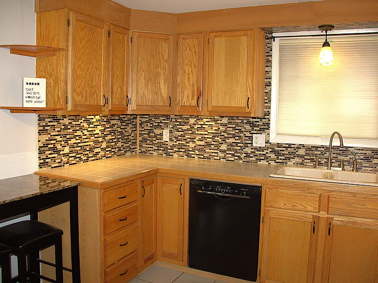 KitcheLots of cabinet space