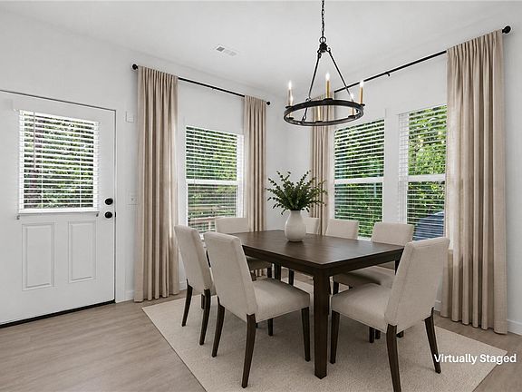 5th image of 3 Runnymede Cir