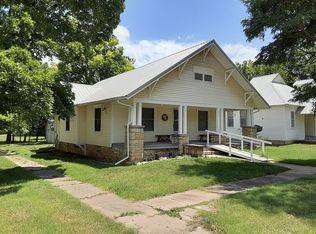 202 SE Walnut St, Melvern, KS 66510