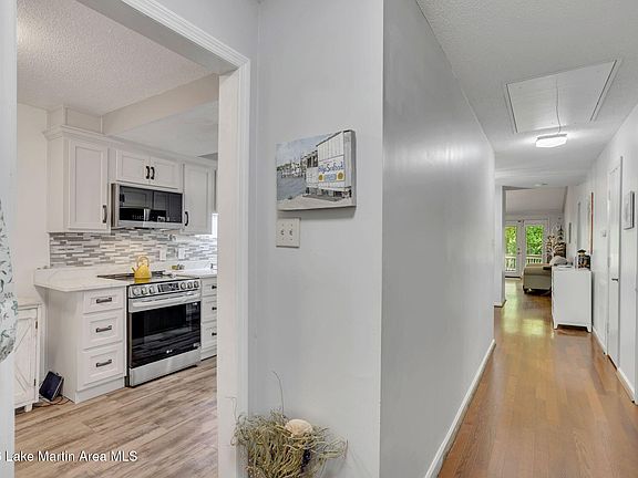 4th image of 35 Moonlight Ln