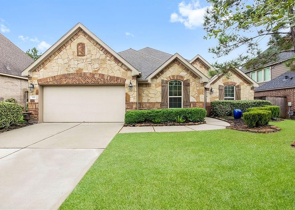 Welcome to 108 Angie Lane in the master planned community of Woodforest