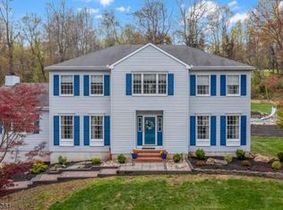 9 Devonald Dr, Asbury, NJ