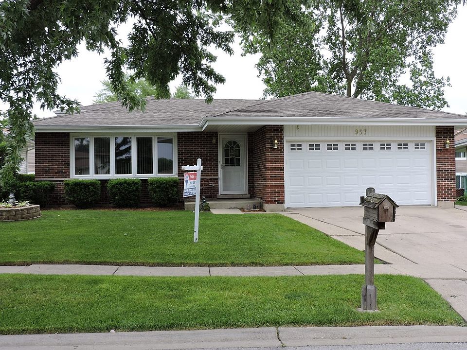 1st image of 957 E Bradley Ct