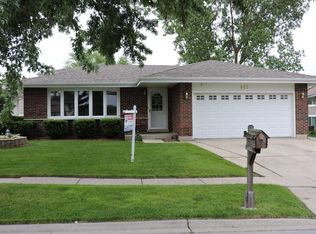 957 E Bradley Ct, Palatine, IL 60074