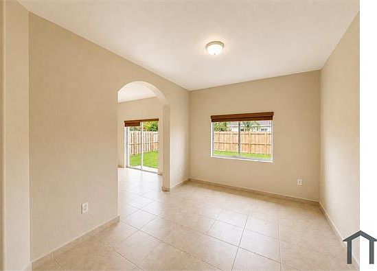 3rd image of 705 SE 13th Ter