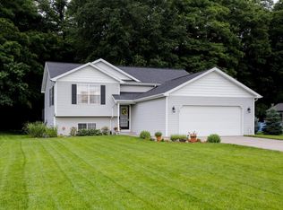 510 Foxmoor Dr, Plainwell, MI 49080