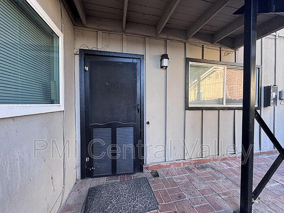2nd image of 117 E Grove St