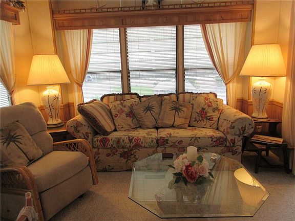 5th image of 610 Nettles Blvd