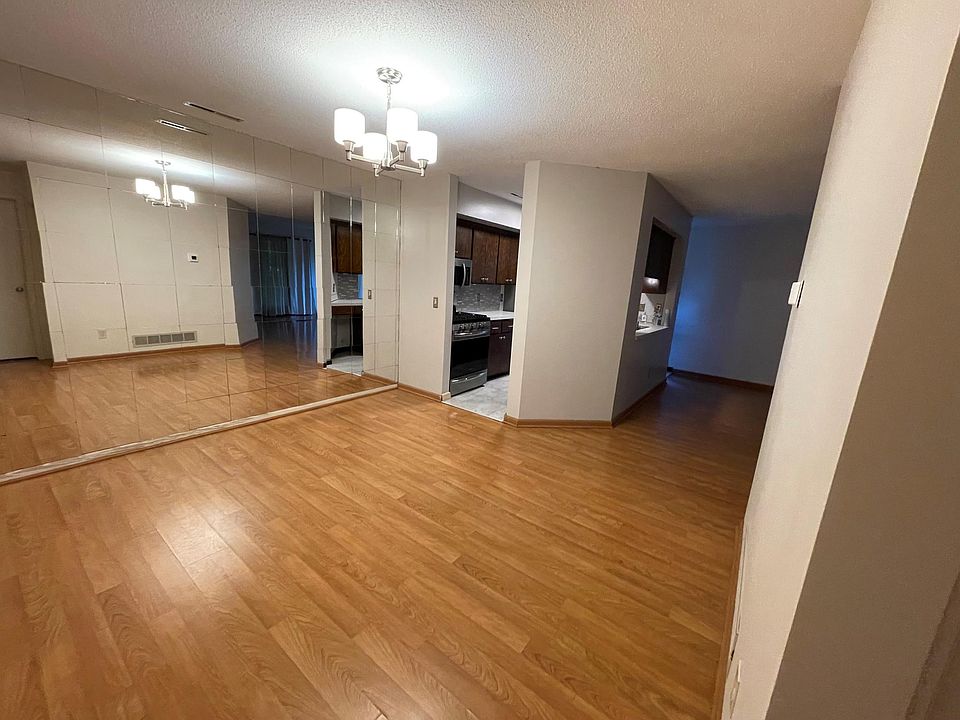 2nd image of 1827 Zanzibar Ln N