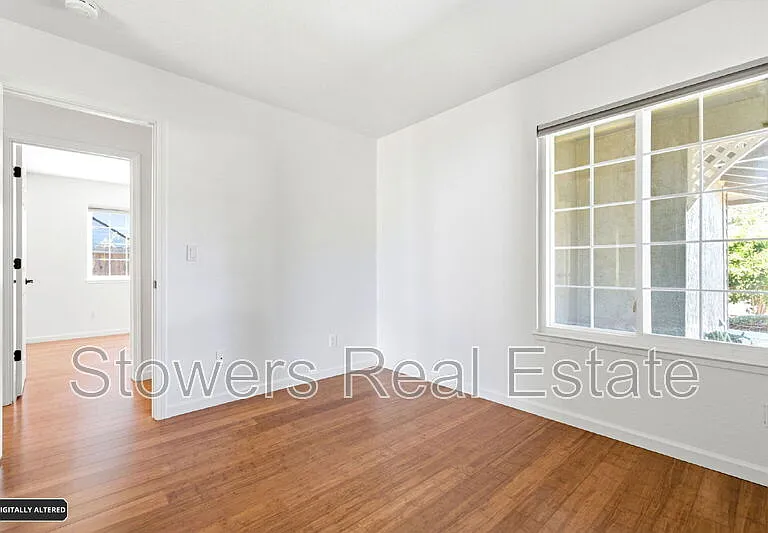 318 Joyce St — Photo 29