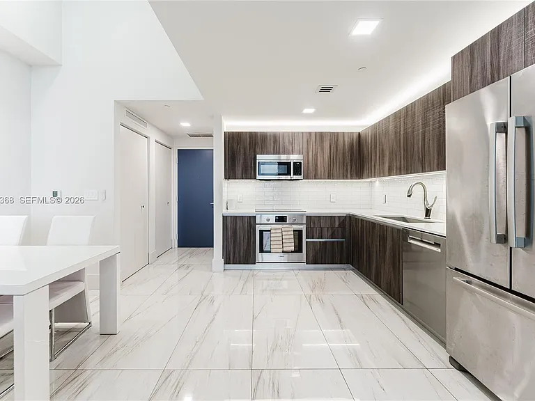 488 NE 18th St #1205 — Photo 8