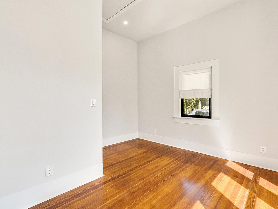 1st image of 232 Yellowstone St