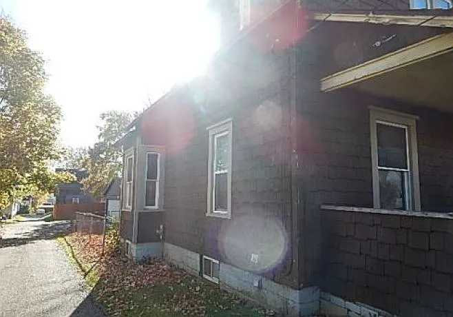 2220 Waltham Pl SW photo 1