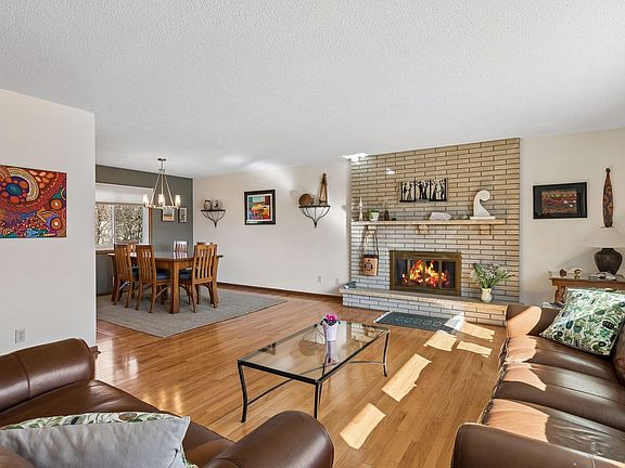 3rd image of 3409 Maplewood Dr