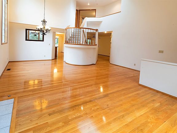 3rd image of 25410 SE 42nd St
