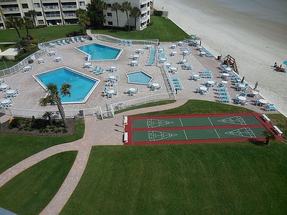 Expansive sun deck & grounds