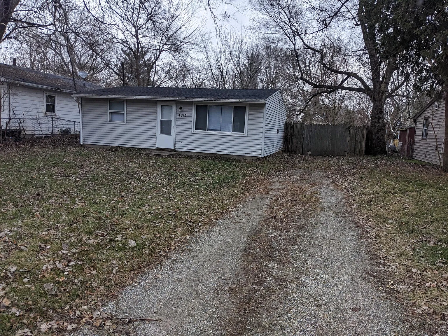 4913 Richmond St photo 1