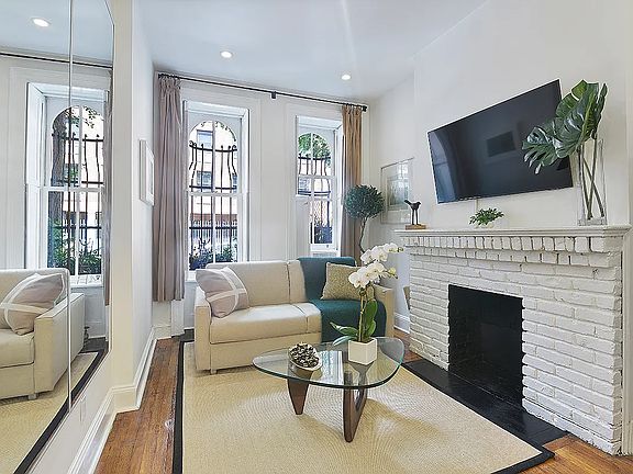 4th image of 354 W 12th St APT 1A