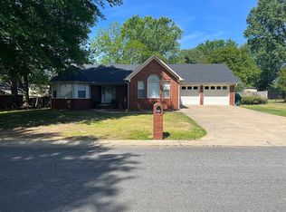 293 Pickwicket Dr, Conway, AR 72034