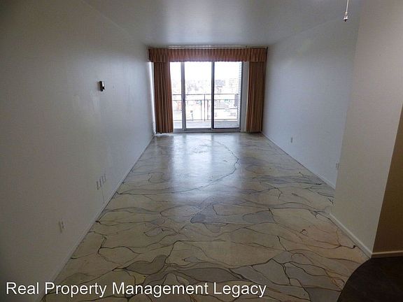 3rd image of 3000 Farnam St #S5a