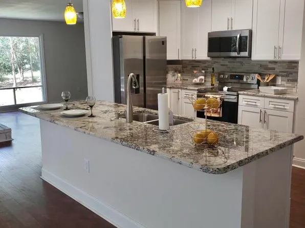 86 Oaklawn Dr, Defuniak Springs, FL 32435