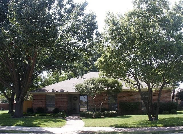 1-STORY ON OVERSIZED LOT